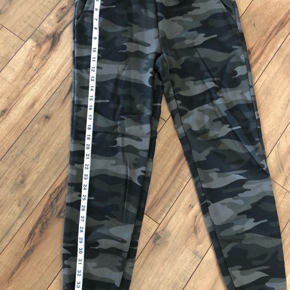 Wild Fable Women’s Camo Jogger NWT - Picture 3 of 7
